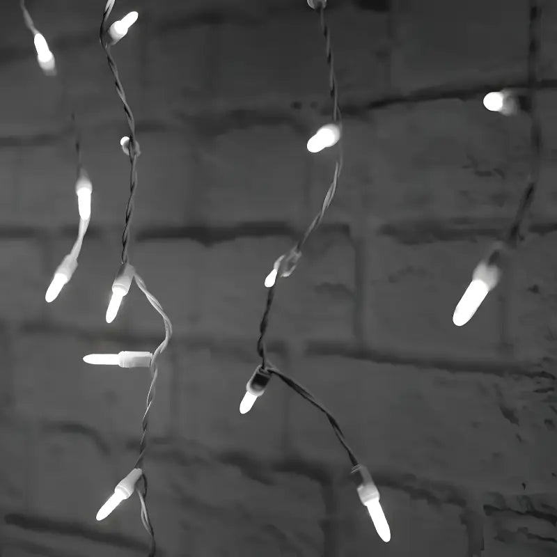 70 M5 Cool White LED Icicle Lights
