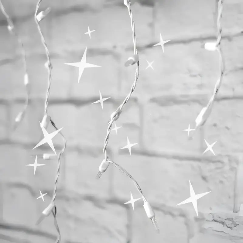70 M5 Cool White Twinkle LED Icicle Lights